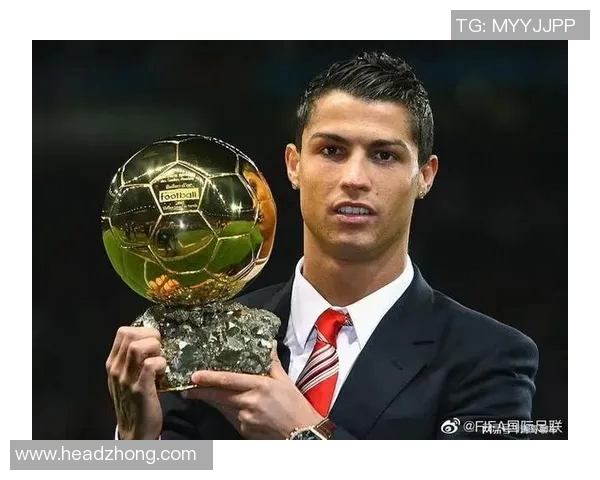 汉达诺维奇荣膺欧洲金靴奖,成为继C罗梅西后第三位蝉联得主 汉达诺维奇荣膺欧洲金靴奖,成为继C罗梅西后第三位蝉联得主